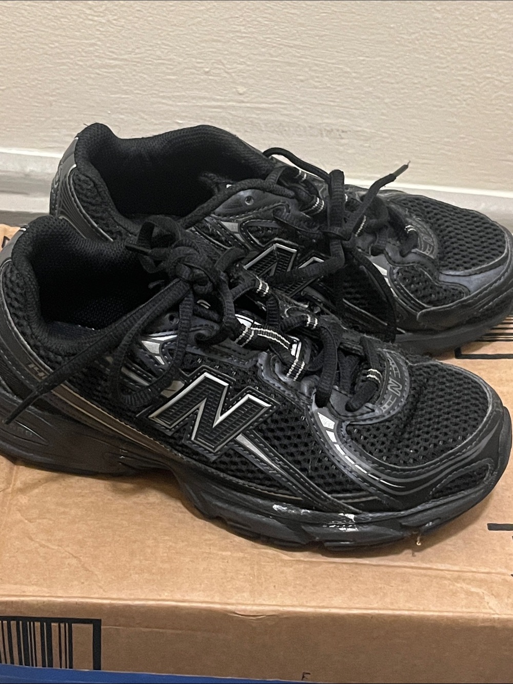 New Balance Black grade school  Athletic Mesh Sneakers